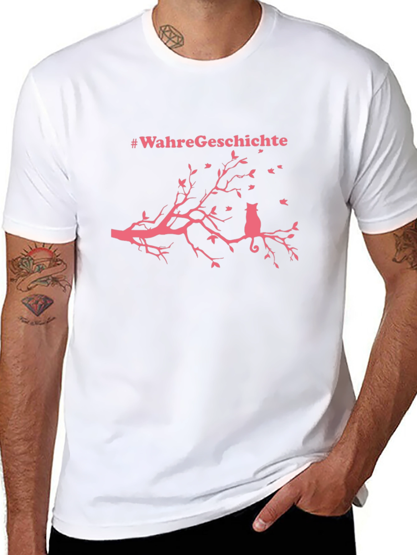 Whimsical Cat on Branch Graphic T-Shirt - Wahre Geschichte